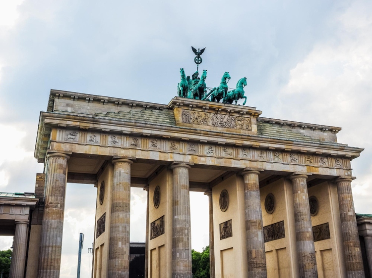 Tag der Deutschen Einheit: Wer hört besser – Ost oder West?